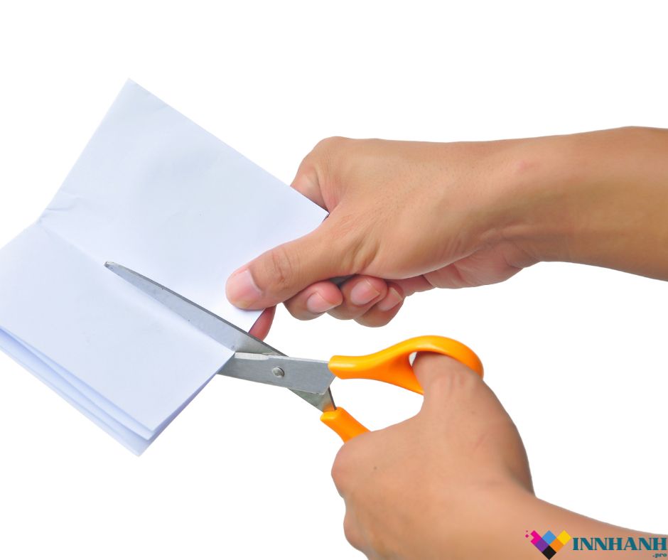 cắt giấy theo kích thước