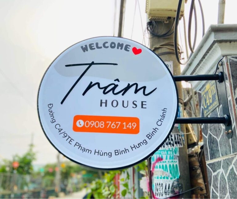 Biển vẫy quảng cáo là gì? Tất tần tật về loại biển quảng cáo độc đáo này Khái niệm và đặc điểm của biển vẫy quảng cáo
