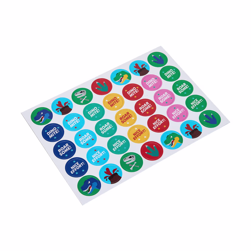 So sánh tem dán UV DTF và sticker So sánh tem dán UV DTF và sticker