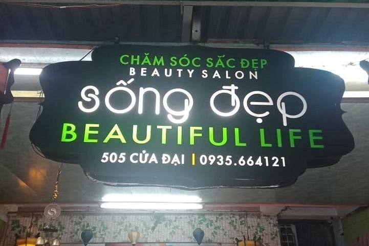 Bảng hiệu mica phát sáng: Giải pháp độc đáo cho quảng cáo về đêm Bang hieu mica phat sang 5