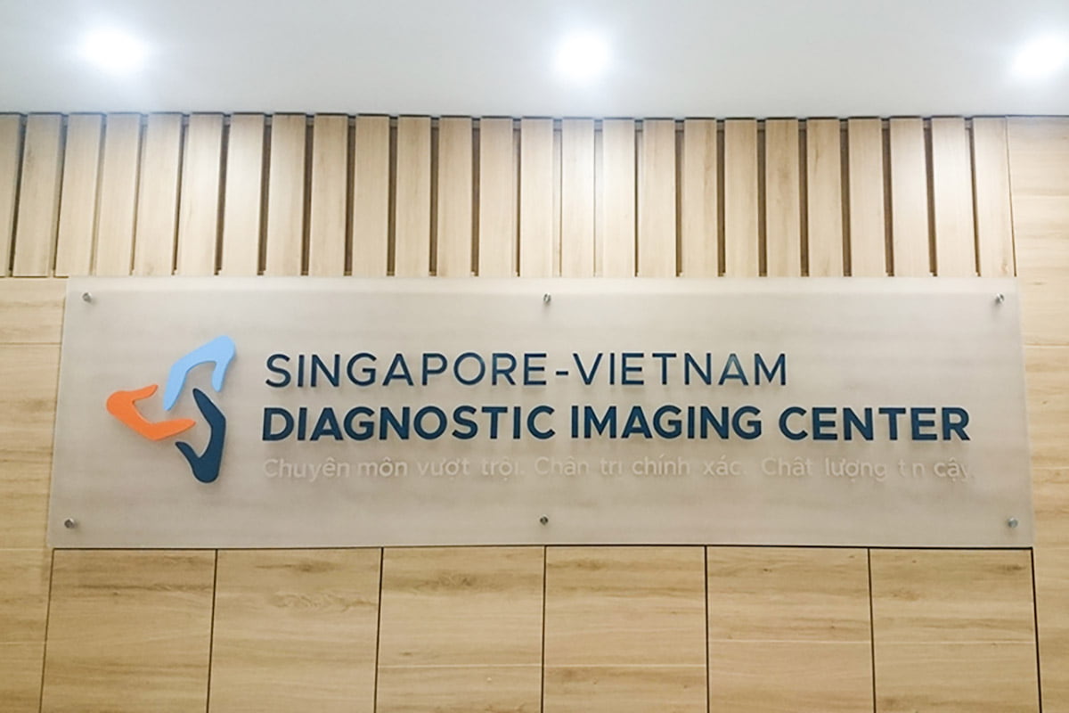 Ứng dụng đa dạng của bảng hiệu mica trong đời sống
