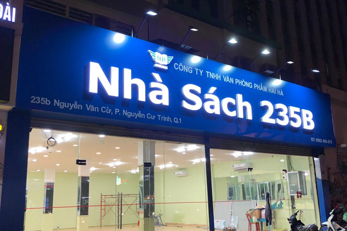 Ưu điểm nổi bật của bảng hiệu mica