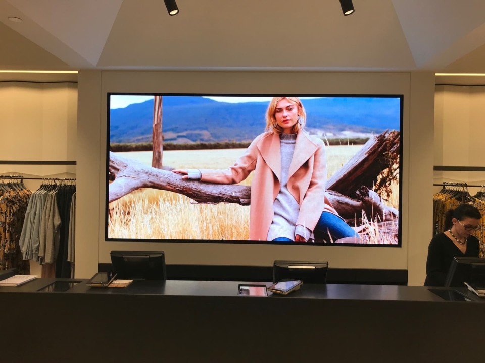 Ứng dụng của màn hình LED trong nhà