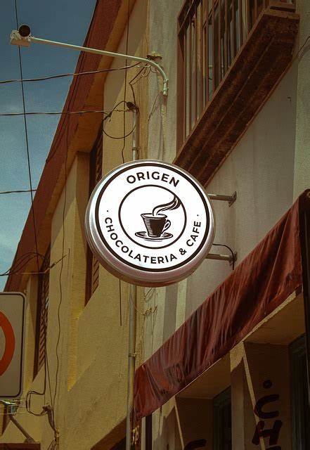 Biển Vẫy Cho Quán Cafe Đẹp "Mê Hồn" - Khách Hàng "Xếp Hàng" Dài! Bí Quyết Thiết Kế Biển Vẫy Cafe Đốn Tim Khách Hàng