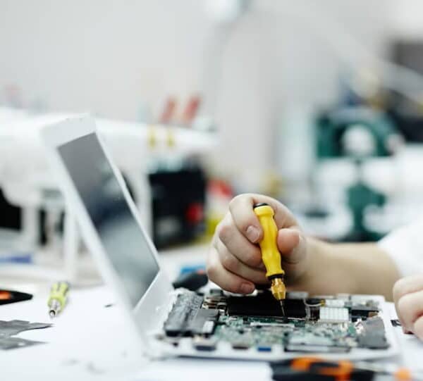 Bật Mí Cách Tìm Đơn Vị Sửa Laptop Uy Tín - Không Còn Lo Hỏng Máy! Các Tiêu Chí Đánh Giá Đơn Vị Sửa Laptop Chất Lượng