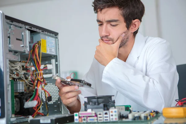 Tại Sao Máy Tính Hỏng? Biết Ngay Để Phòng Tránh! Máy tính hỏng không phải là định mệnh