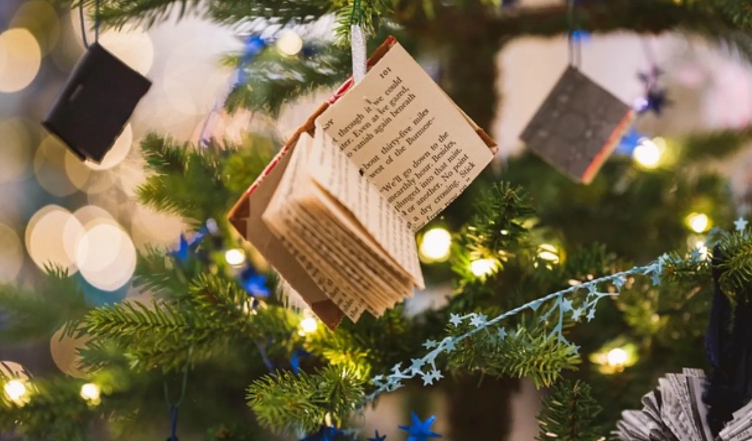 Phụ kiện trang trí cây thông Noel