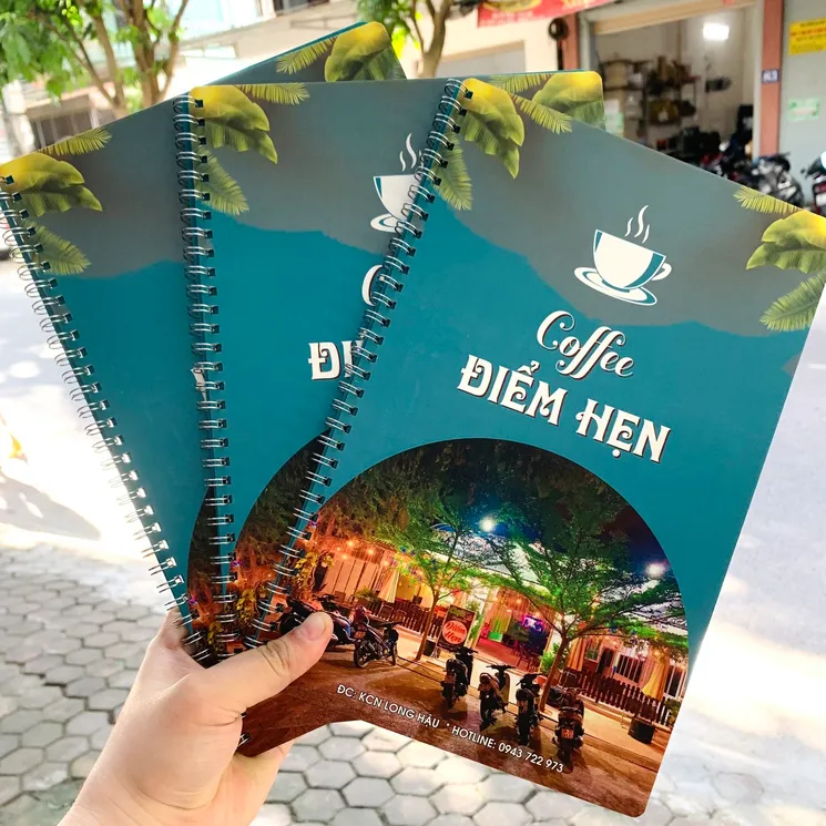In menu bìa cứng hay In menu nhựa? Lựa chọn nào tối ưu cho nhà hàng của bạn? In menu nhựa