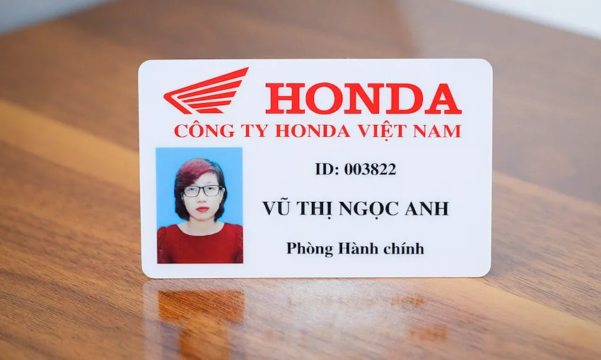 "Ngắm Nhìn" Những Mẫu Thẻ Nhân Viên Đẹp - Sang Trọng & Chuyên Nghiệp! Mau the nhan vien dep02