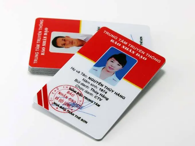 "Ngắm Nhìn" Những Mẫu Thẻ Nhân Viên Đẹp - Sang Trọng & Chuyên Nghiệp! Mau the nhan vien dep09