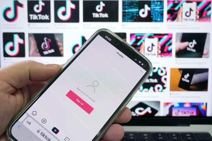 Đổi Tên TikTok "Siêu Tốc": Mẹo Mới Nhất, Áp Dụng Ngay! Việc đổi tên TikTok, bao gồm cả tên hiển thị và TikTok ID (username), là một thao tác khá đơn giản nhưng cần nắm rõ quy tắc để thực hiện nhanh chóng và hiệu quả