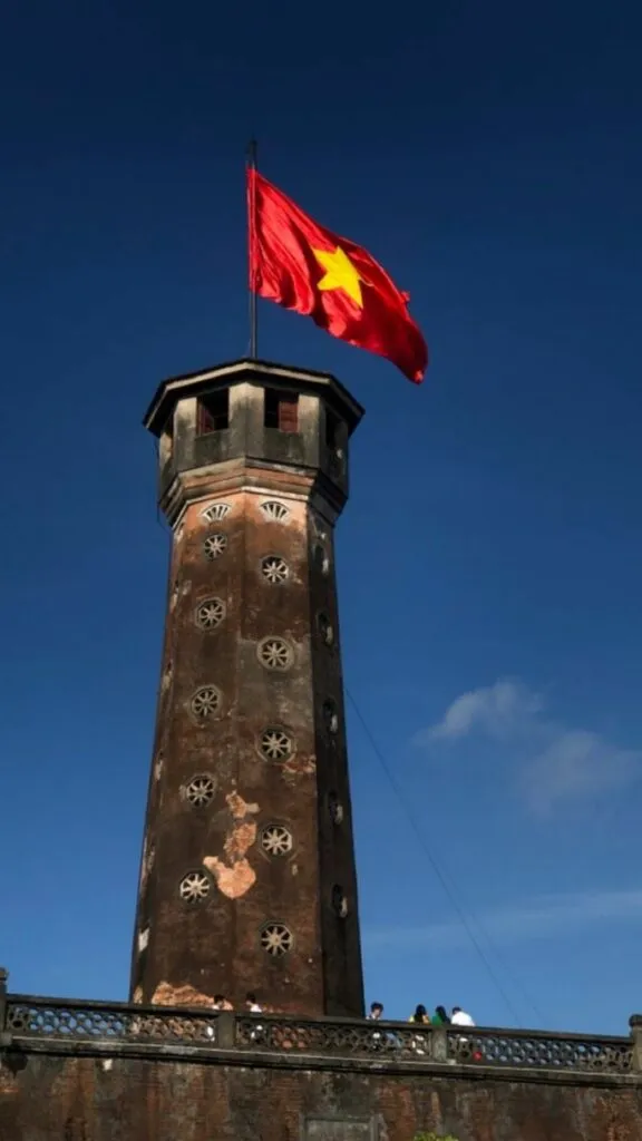 90+ Hình ảnh lá cờ Việt Nam: Rực Rỡ Niềm Tự Hào, Ấn Tượng Sâu Sắc! hinh anh la co Viet Nam innhanh.pro .vn30