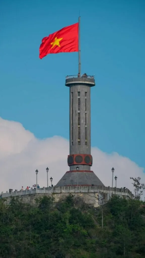 90+ Hình ảnh lá cờ Việt Nam: Rực Rỡ Niềm Tự Hào, Ấn Tượng Sâu Sắc! hinh anh la co Viet Nam innhanh.pro .vn32