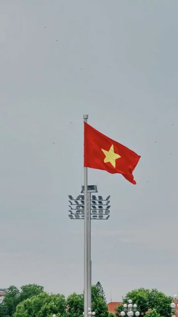 90+ Hình ảnh lá cờ Việt Nam: Rực Rỡ Niềm Tự Hào, Ấn Tượng Sâu Sắc! hinh anh la co Viet Nam innhanh.pro .vn42