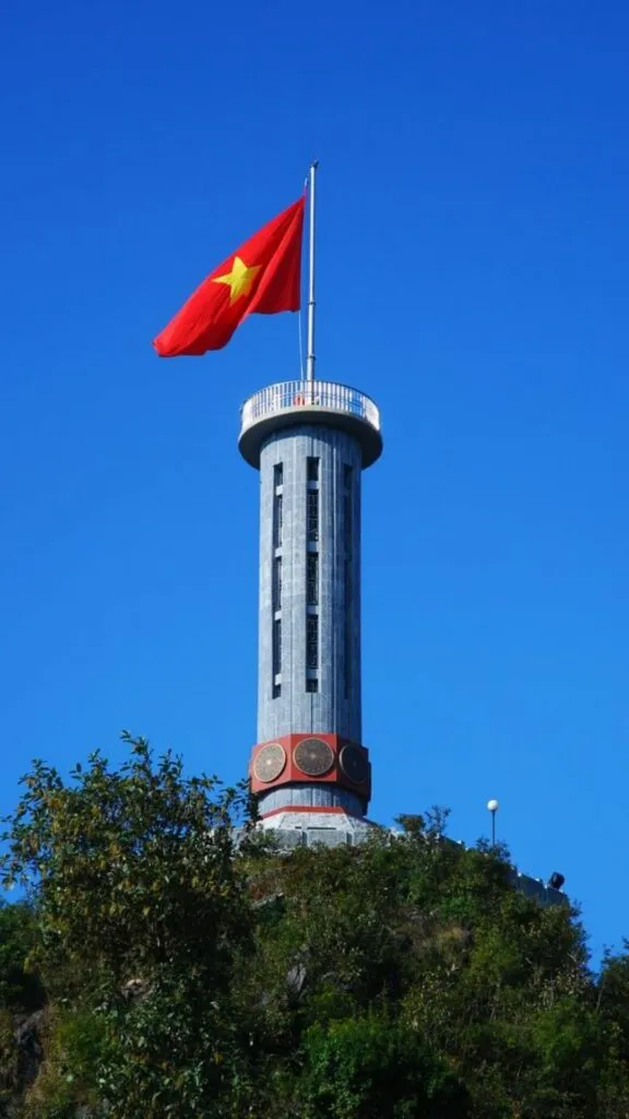 90+ Hình ảnh lá cờ Việt Nam: Rực Rỡ Niềm Tự Hào, Ấn Tượng Sâu Sắc! hinh anh la co Viet Nam innhanh.pro .vn47