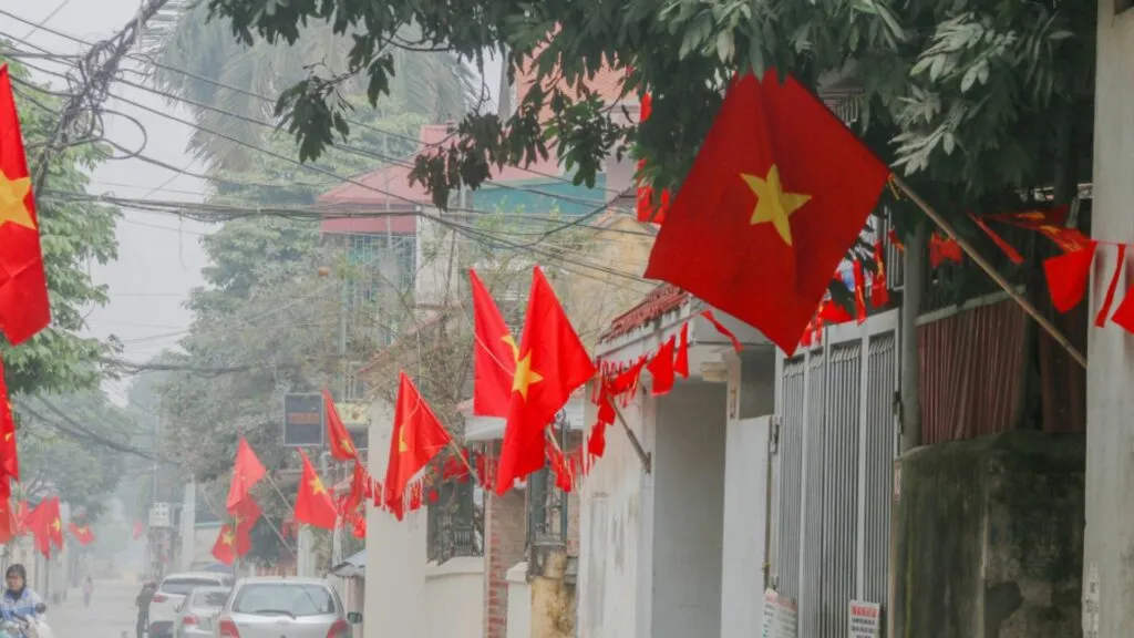 90+ Hình ảnh lá cờ Việt Nam: Rực Rỡ Niềm Tự Hào, Ấn Tượng Sâu Sắc! hinh anh la co Viet Nam innhanh.pro .vn70