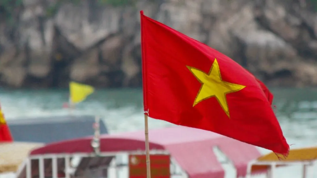 90+ Hình ảnh lá cờ Việt Nam: Rực Rỡ Niềm Tự Hào, Ấn Tượng Sâu Sắc! hinh anh la co Viet Nam innhanh.pro .vn71