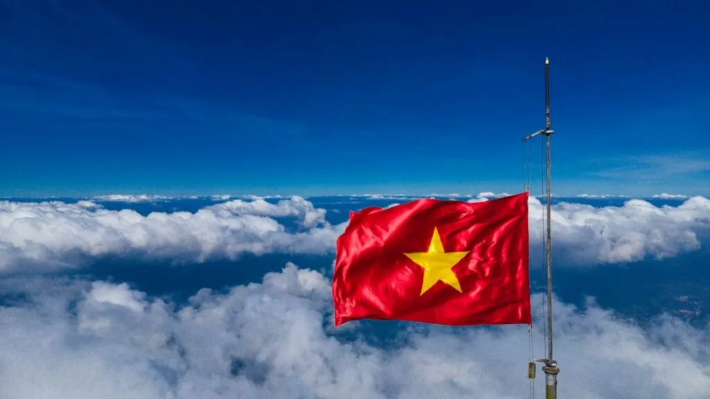 90+ Hình ảnh lá cờ Việt Nam: Rực Rỡ Niềm Tự Hào, Ấn Tượng Sâu Sắc! hinh anh la co Viet Nam innhanh.pro .vn81