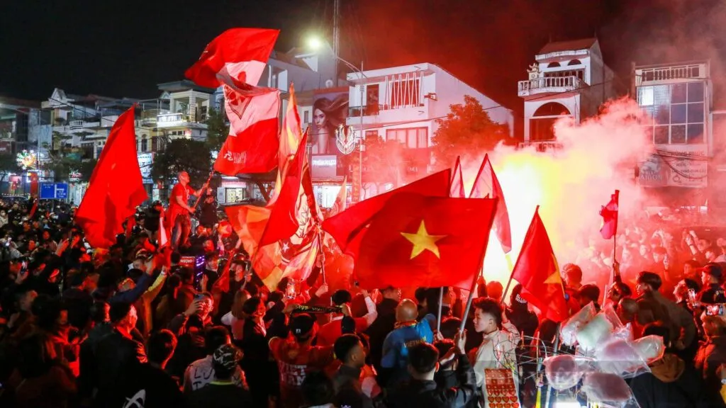 90+ Hình ảnh lá cờ Việt Nam: Rực Rỡ Niềm Tự Hào, Ấn Tượng Sâu Sắc! hinh anh la co Viet Nam innhanh.pro .vn84