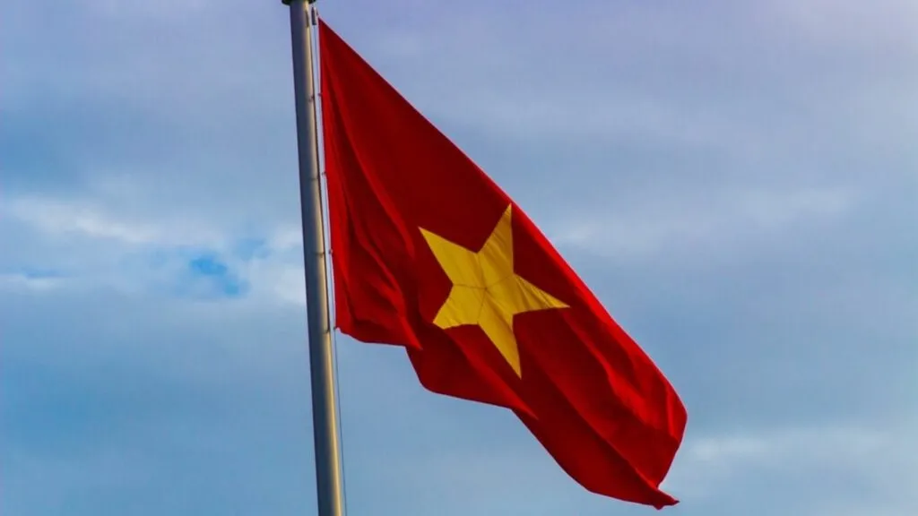 90+ Hình ảnh lá cờ Việt Nam: Rực Rỡ Niềm Tự Hào, Ấn Tượng Sâu Sắc! hinh anh la co Viet Nam innhanh.pro .vn90