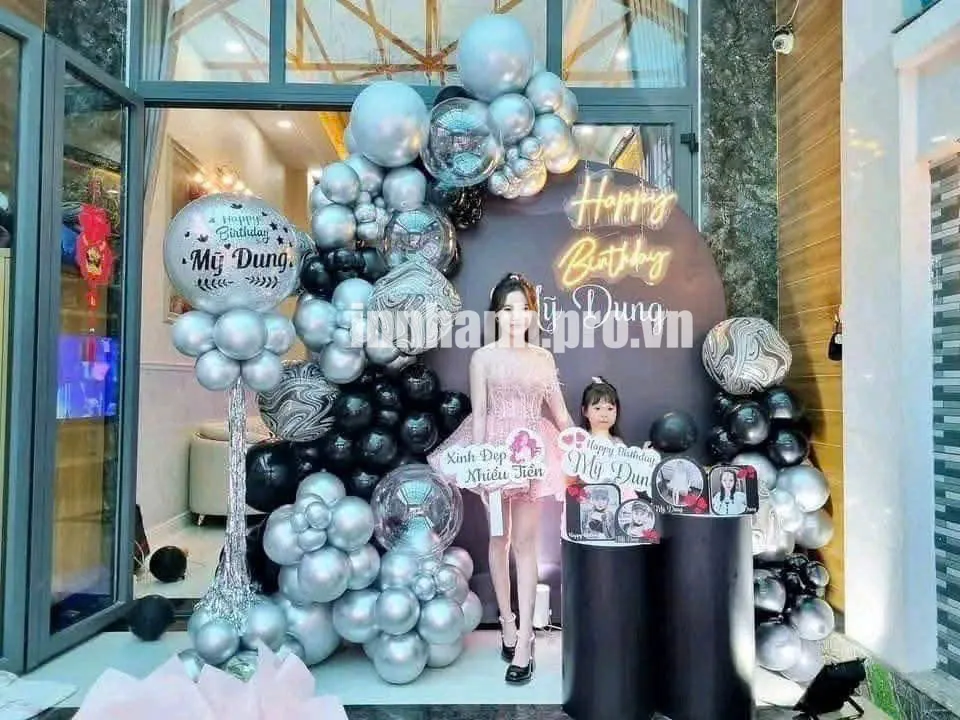 Trang trí sinh nhật Dù bạn tổ chức trang trí sinh nhật ngoài trời trong sân vườn, tại nhà riêng hay trang trí sinh nhật nhà hàng, chúng tôi đều có giải pháp vật liệu và thiết kế phù hợp để chống chọi với thời tiết hoặc tôn lên vẻ sang trọng