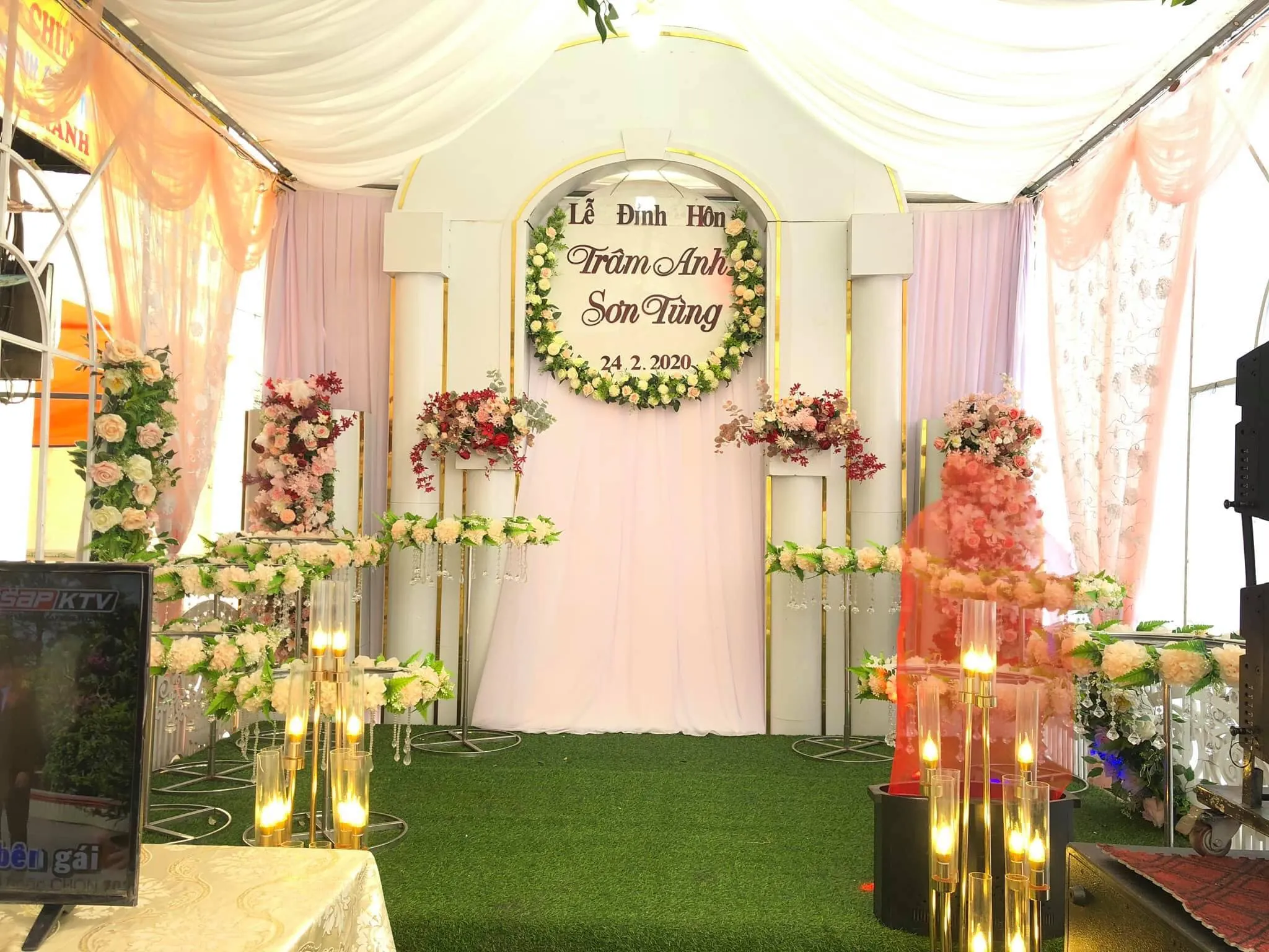 Trang trí tiệc cưới Mỗi đám cưới là một câu chuyện tình yêu, và không gian cưới chính là “bối cảnh” để kể lại câu chuyện ấy