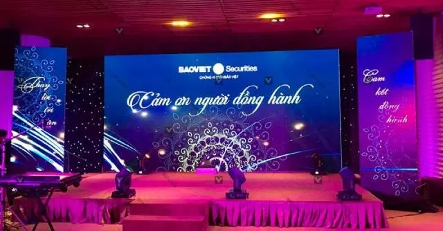 Cho thuê sân khấu Sân khấu lắp ghép ngoài trời tại lễ khai trương