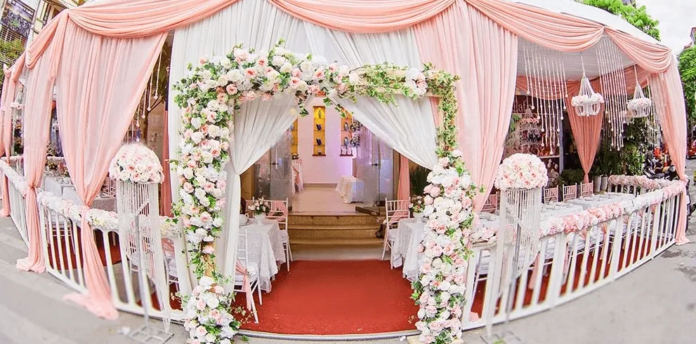 Cho Thuê Rạp Cưới Rạp cưới tone trắng vàng, sang trọng, phù hợp tiệc lớn