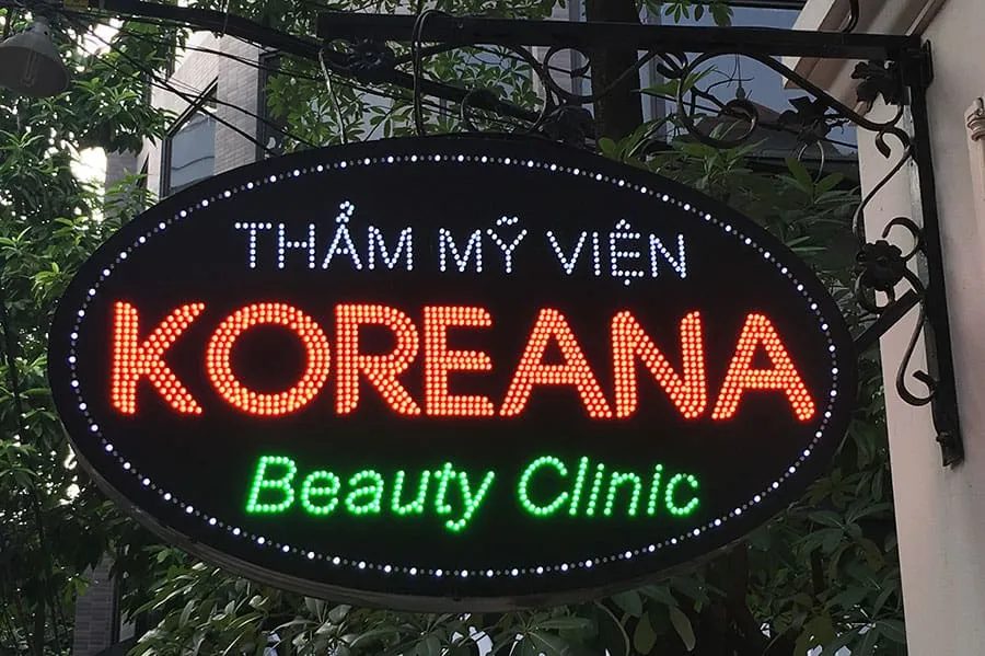 Biển Vẫy LED Mica RGB Điều Khiển Bang gia lam bien vay led tai Quang Cao 24H nam 2025