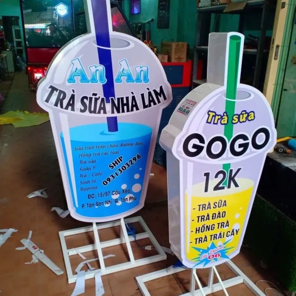 Bảng Hiệu Trà Sữa Formex Trắng Chữ Nổi Hồng