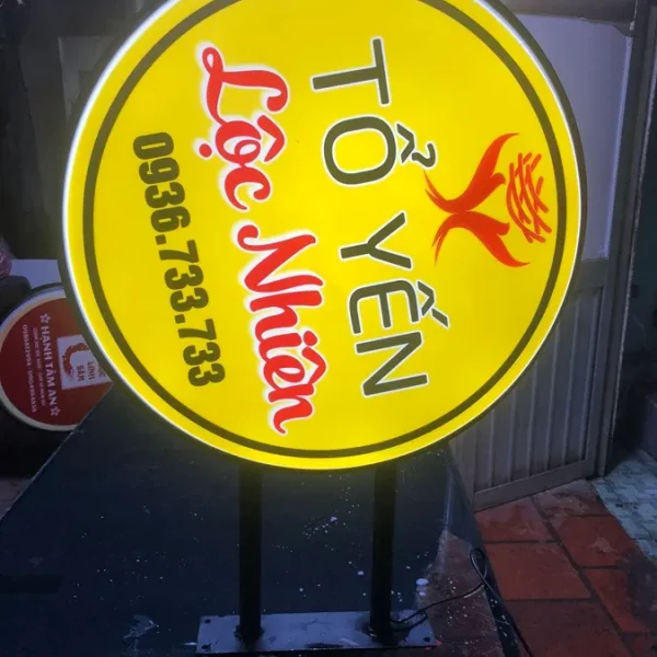 Biển Quảng Cáo Mica Trắng In UV