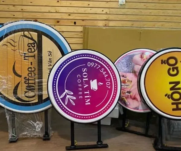 Biển Vẫy Mica Trong Suốt LED RGB 60x40cm Cac mau bien vay mica dep doc dao tai Quang Cao 24H