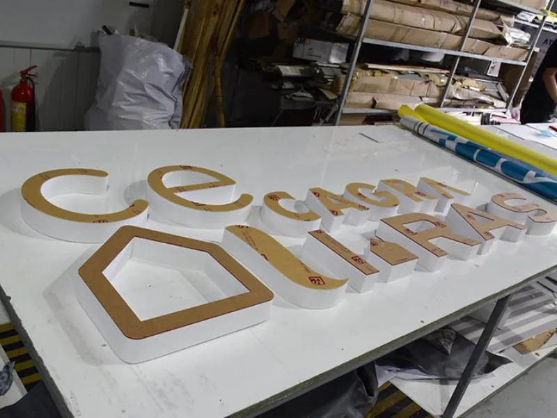 Chữ Nổi Formex 5mm Trắng Cắt CNC Chu noi