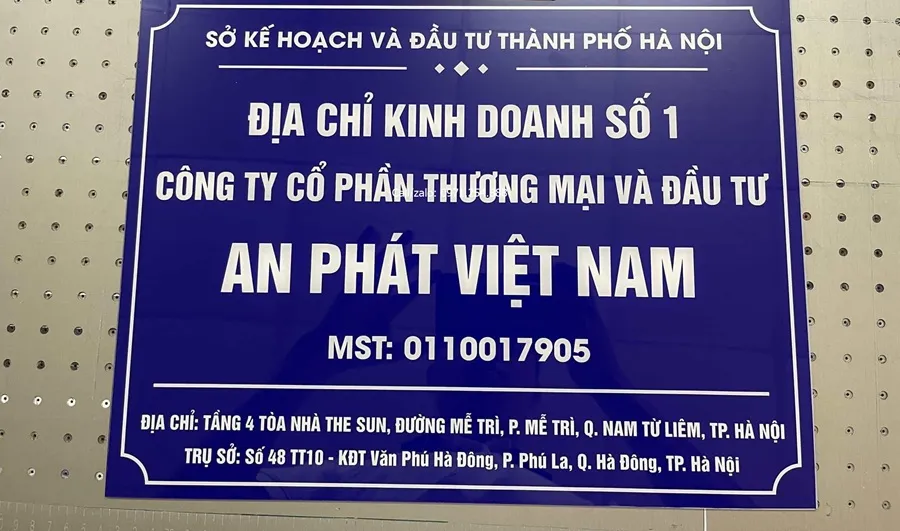 Biển Công Ty Mica Trong Suốt LED Viền Dich vu lam bien cong ty mica gia re tai TPHCM Quangcao24h.net