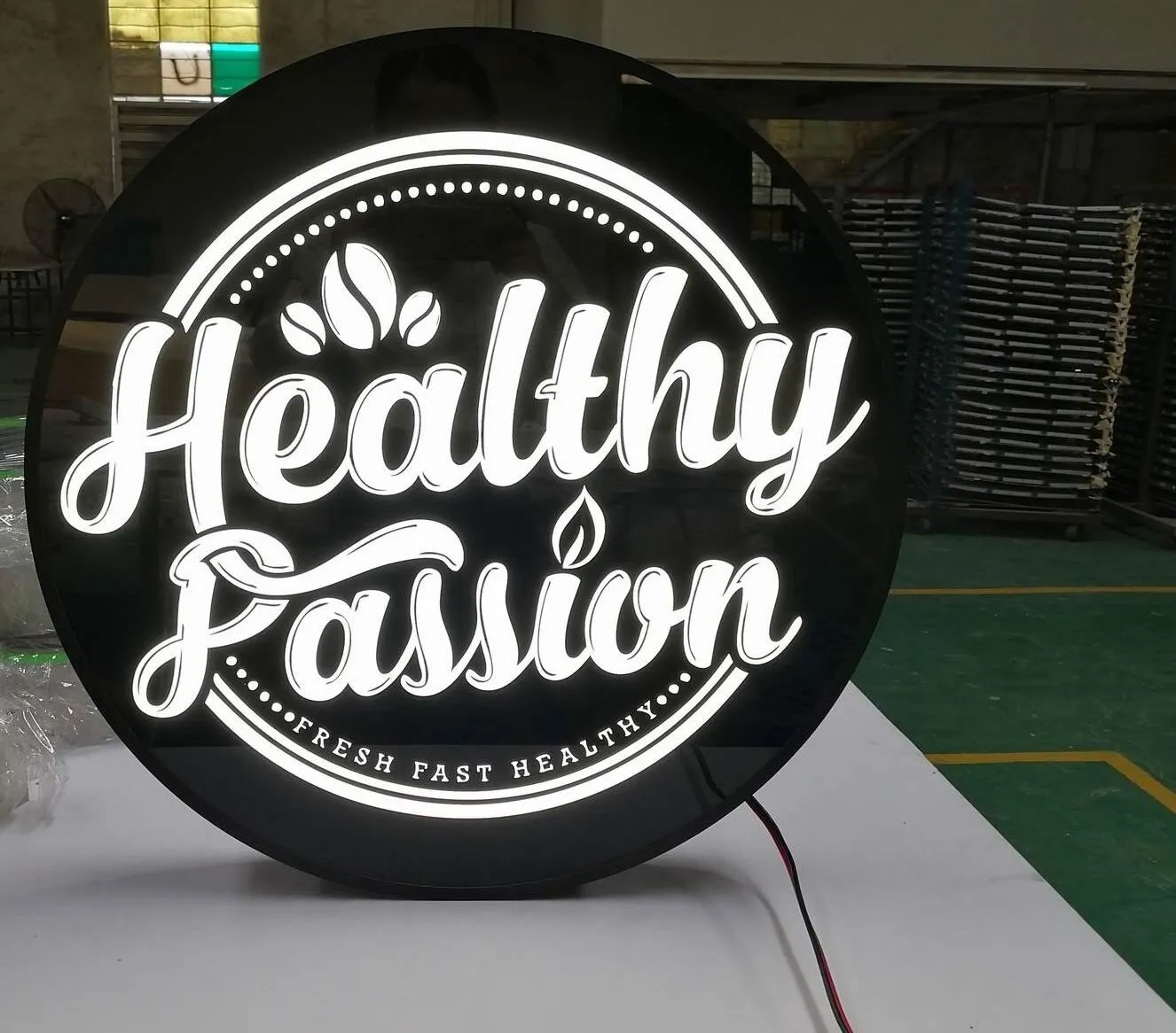 Biển Vẫy Alu Gương Vàng LED Flash 70x50cm Dich vu lam bien vay alu gia re tai TPHCM