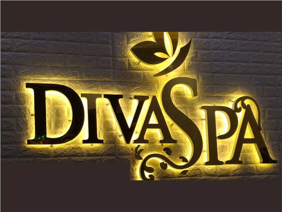 Chữ Nổi Inox LED Hắt Sáng Vàng Chân 15cm Cao 60cm He thong LED la yeu to quyet dinh den hieu qua cua Chu Noi Led Hat Sang Chan