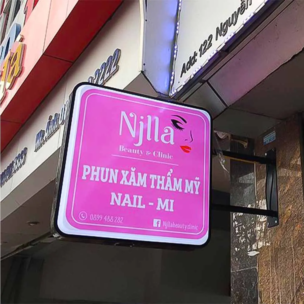 Biển Vẫy Vuông Mica LED Viền Inox 60x60cm Loi ich khi lua chon dich vu lam bien vay vuong tai Quang Cao 24H