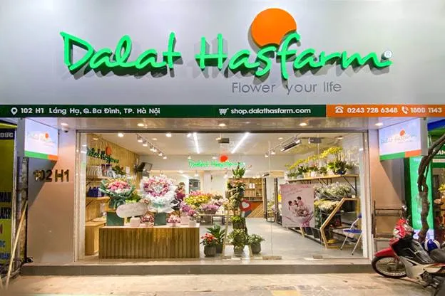 Biển Quảng Cáo Shop Hoa Mica Hồng LED Trắng Mau bien quang cao shop hoa dep alu chu noi voi do tuong phan cao