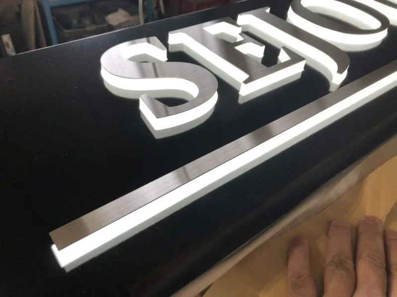 Chữ Inox 304 Mặt Mica Đỏ Dày 3mm 40cm Mau chu inox mat mica dep 5