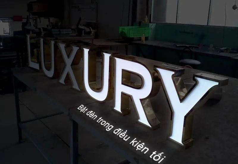 Chữ Inox 304 Mặt Mica Đỏ Dày 3mm 40cm Quang Cao 24h co nhieu nam kinh nghiem trong linh vuc lam chu inox mat mica