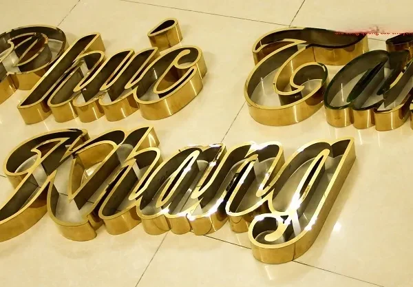 Chữ Nổi Formex Trắng Dày 10mm Cao 40cm Quang Cao 24h cung cap bang gia lam chu noi minh bach va canh tranh