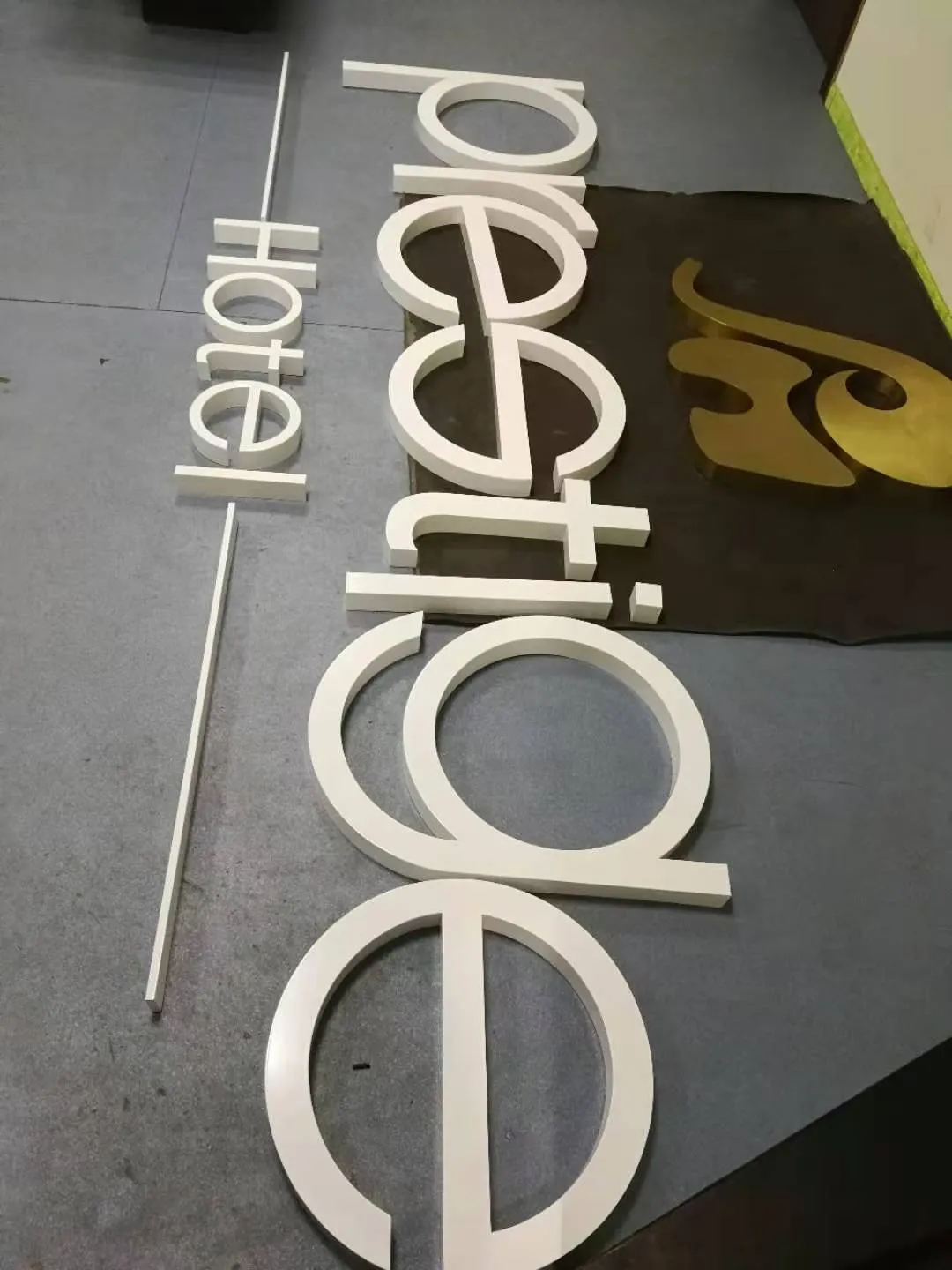 Chữ Nổi Formex 5mm Trắng Cắt CNC Quang Cao 24h cung cap dich vu lap dat bien chu noi formex chuyen nghiep