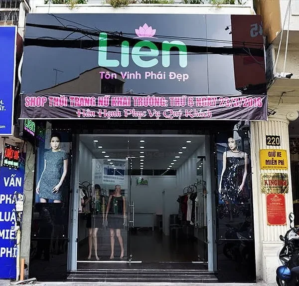 Bảng Hiệu Shop Quần Áo Alu Đen LED Viền Quang Cao 24h so huu doi ngu designer voi hon 10 nam kinh nghiem trong linh vuc thiet ke bang hieu shop quan ao