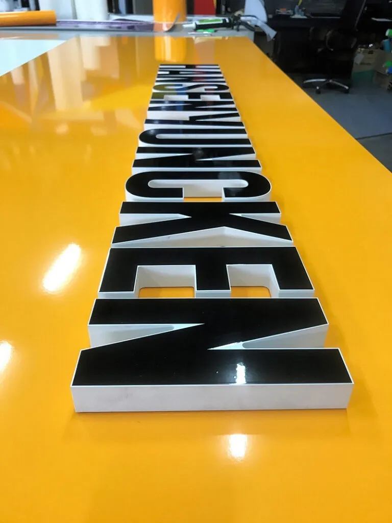 Chữ Mica Acrylic Đen Cắt Laser 3mm 25cm Quang Cao 24h tu hao la don vi thiet ke thi cong hang nghin du an chu mica cho cac khach hang