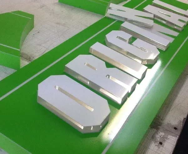 Chữ Alu Composite Xanh Dương 3mm 30cm Quang Cao 24h tu hao mang den quy trinh lam chu alu chuyen nghiep