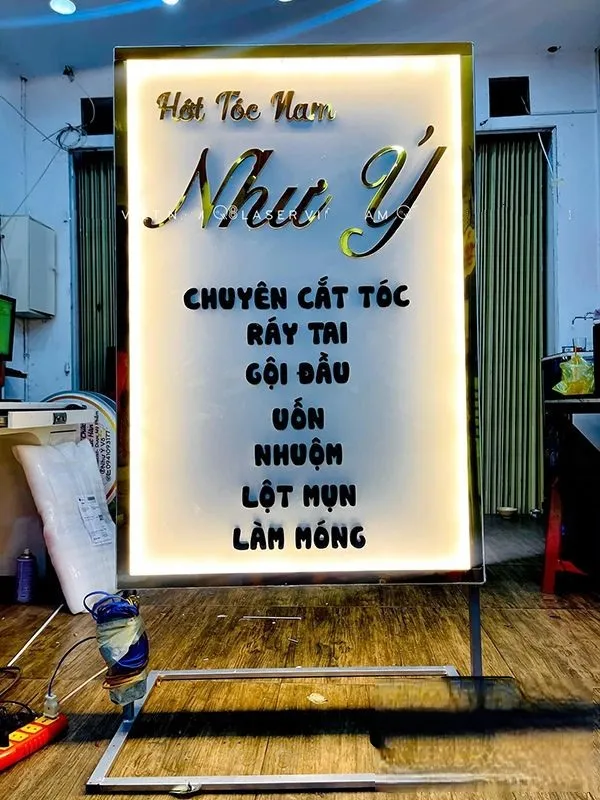 Biển Vẫy Đứng Mica LED 2 Mặt Chân Inox Quy trinh lam bien vay dung chuyen nghiep tai Quang Cao 24H