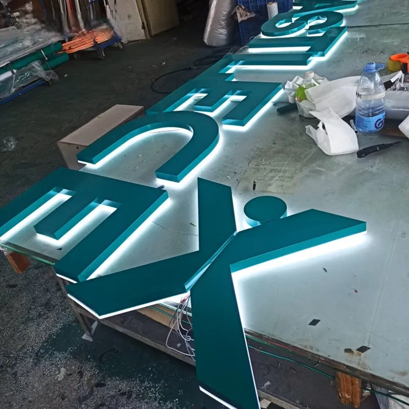 Chữ Inox 201 Bóng Gương Dày 1.5mm 35cm Xu huong chu inox noi ket hop voi he thong chieu sang dang ngay cang duoc ua chuong trong nam 2025