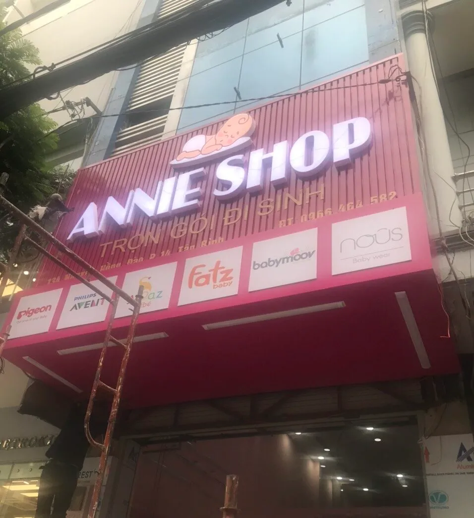 Bảng Hiệu Shop Quần Áo Alu Đen LED Viền Xu huong mau bang hieu shop quan ao dep dang duoc ua chuong