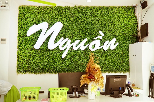 bang-hieu-co-nhan-tao-1 bảng hiệu cỏ nhân tạo đẹp