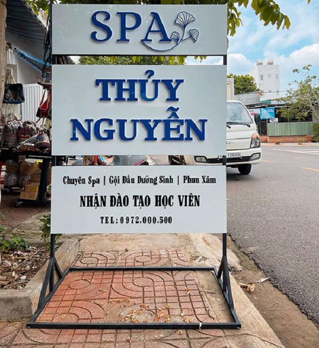 bang-hieu-dung-2-mat-01-1 biển hiệu quảng cáo đứng 2 mặt đẹp